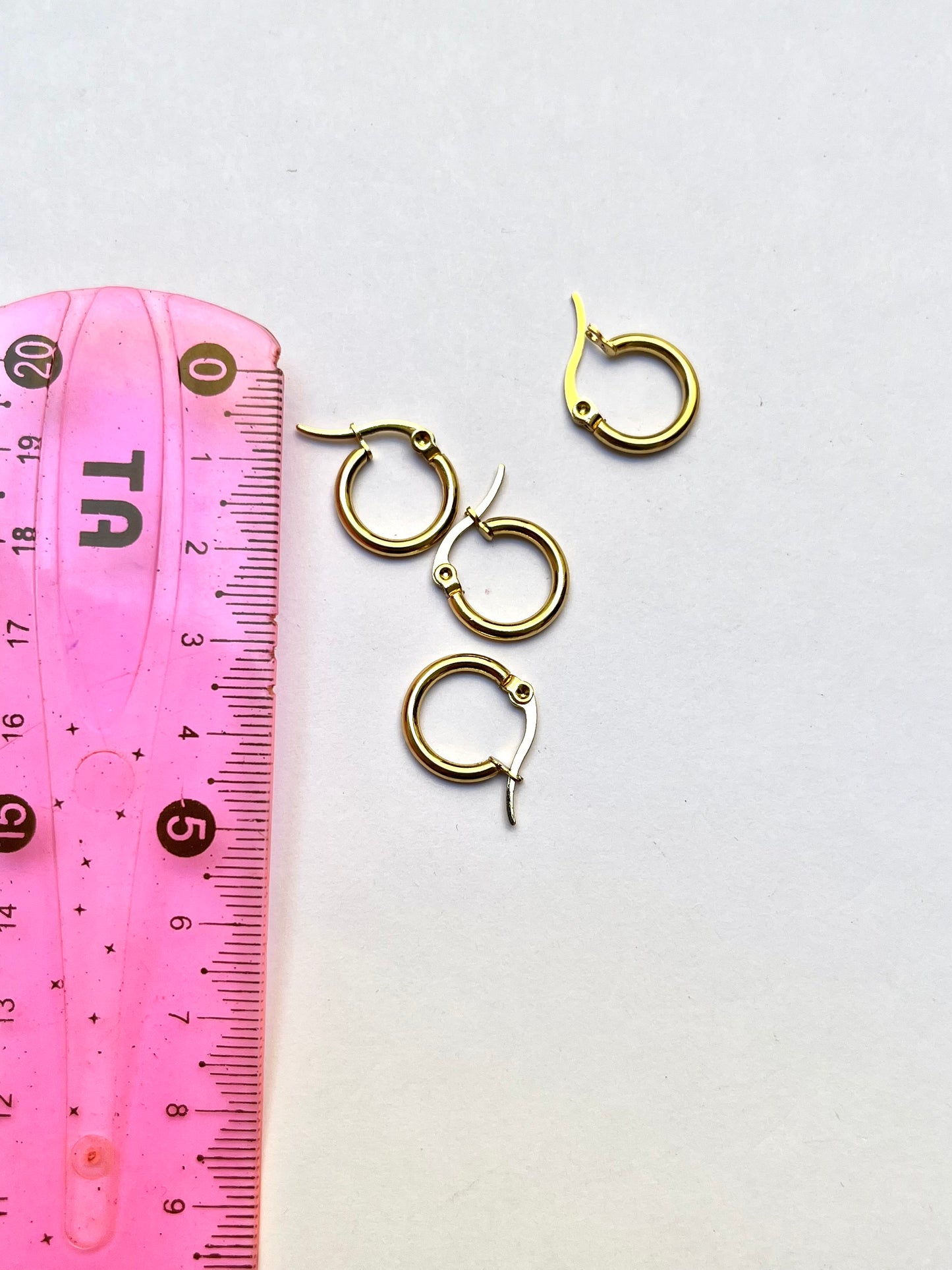 Stainless golden huggies
