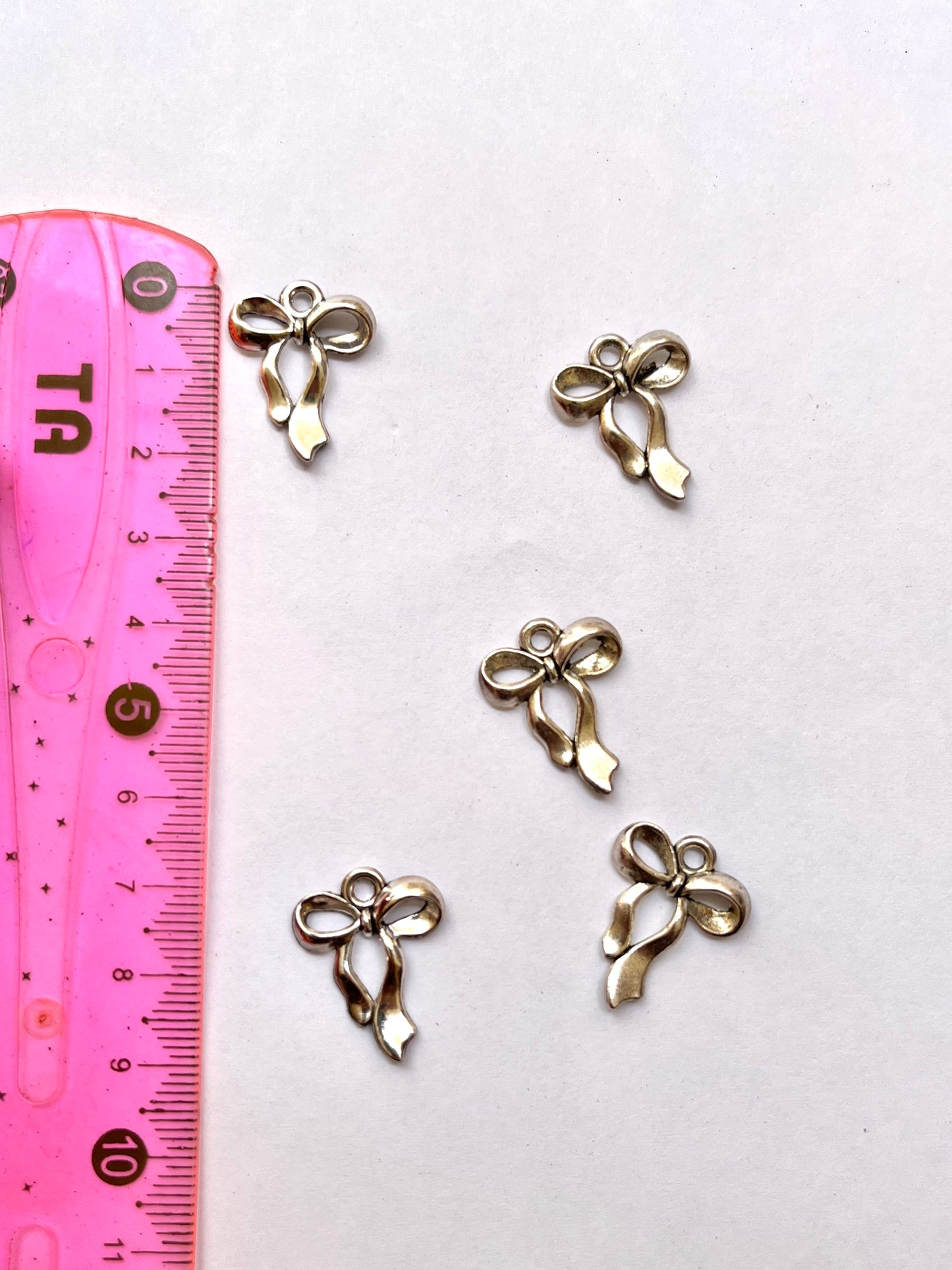 Bow charm