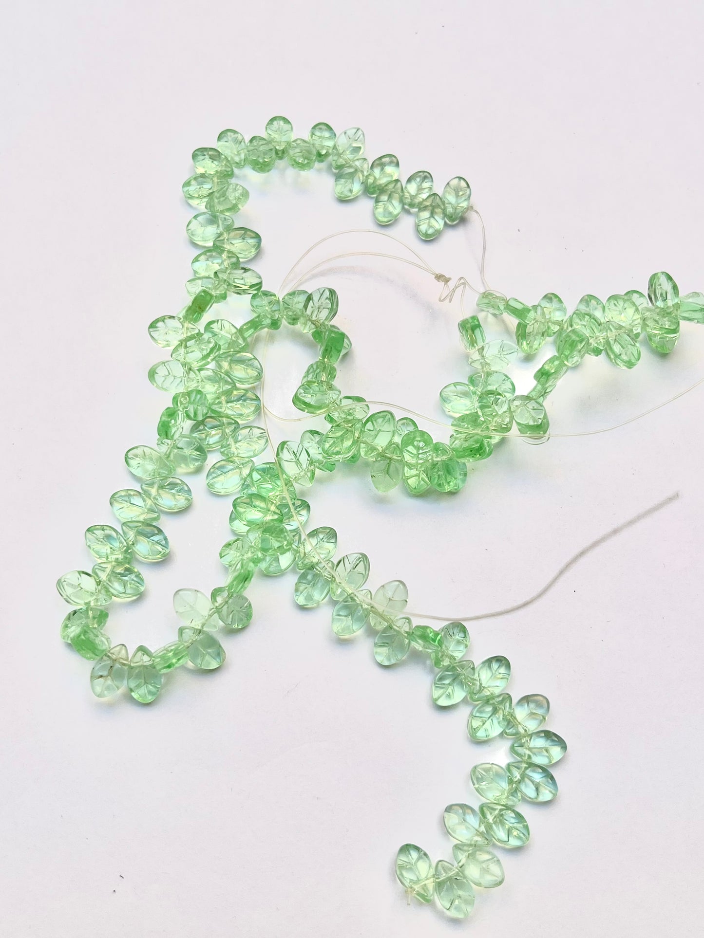 Glass leaf bead