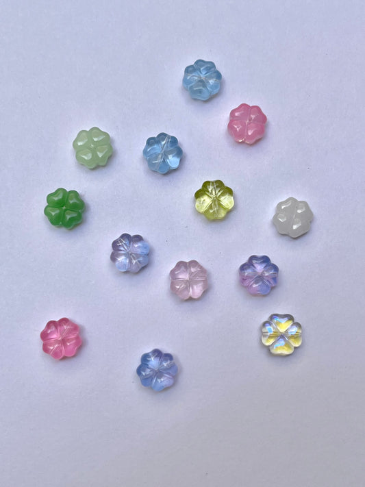Glass clover beads