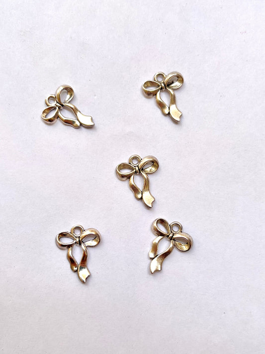 Bow charm