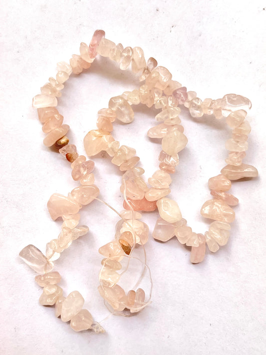 Rose quartz chip beads